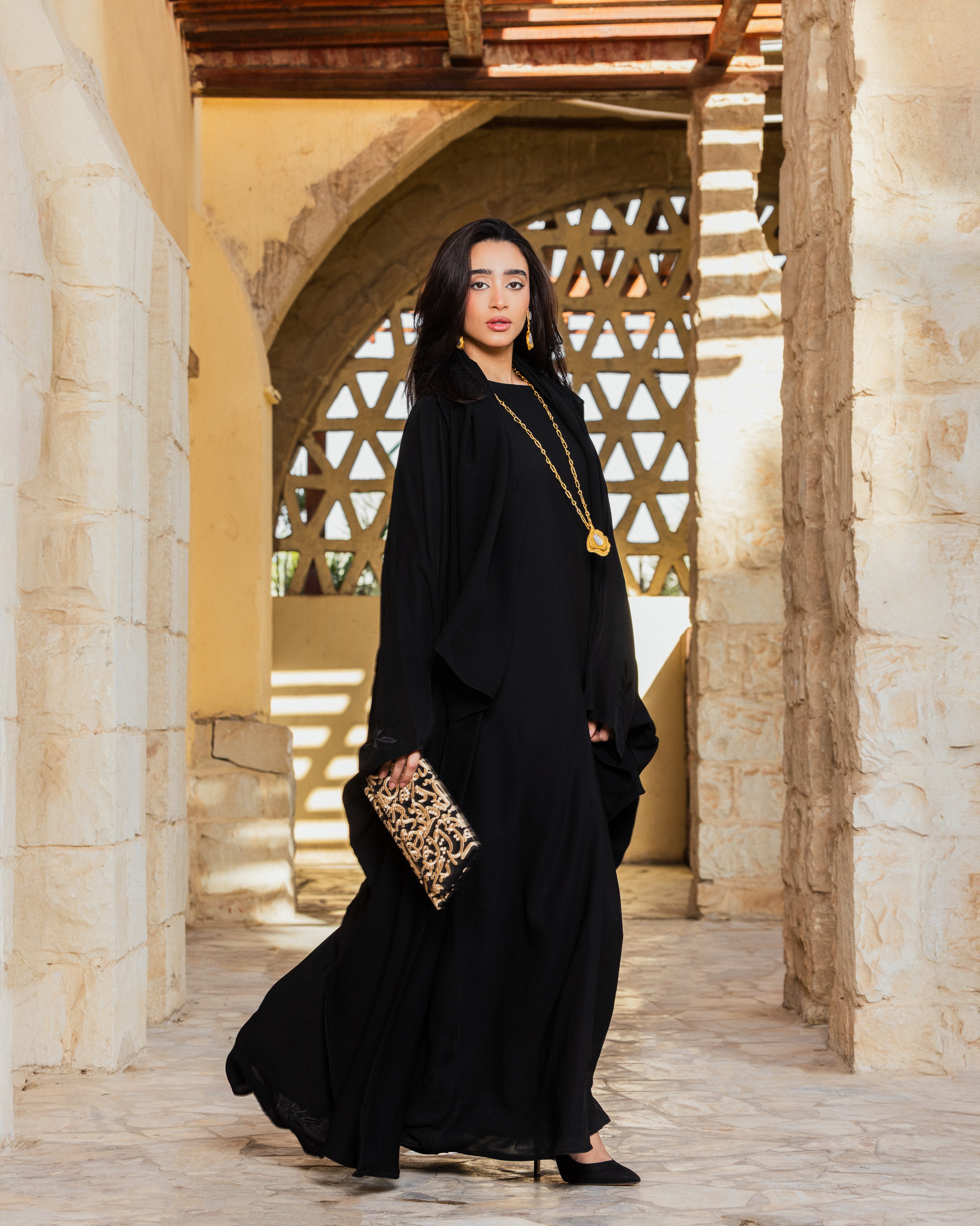 Amira abaya