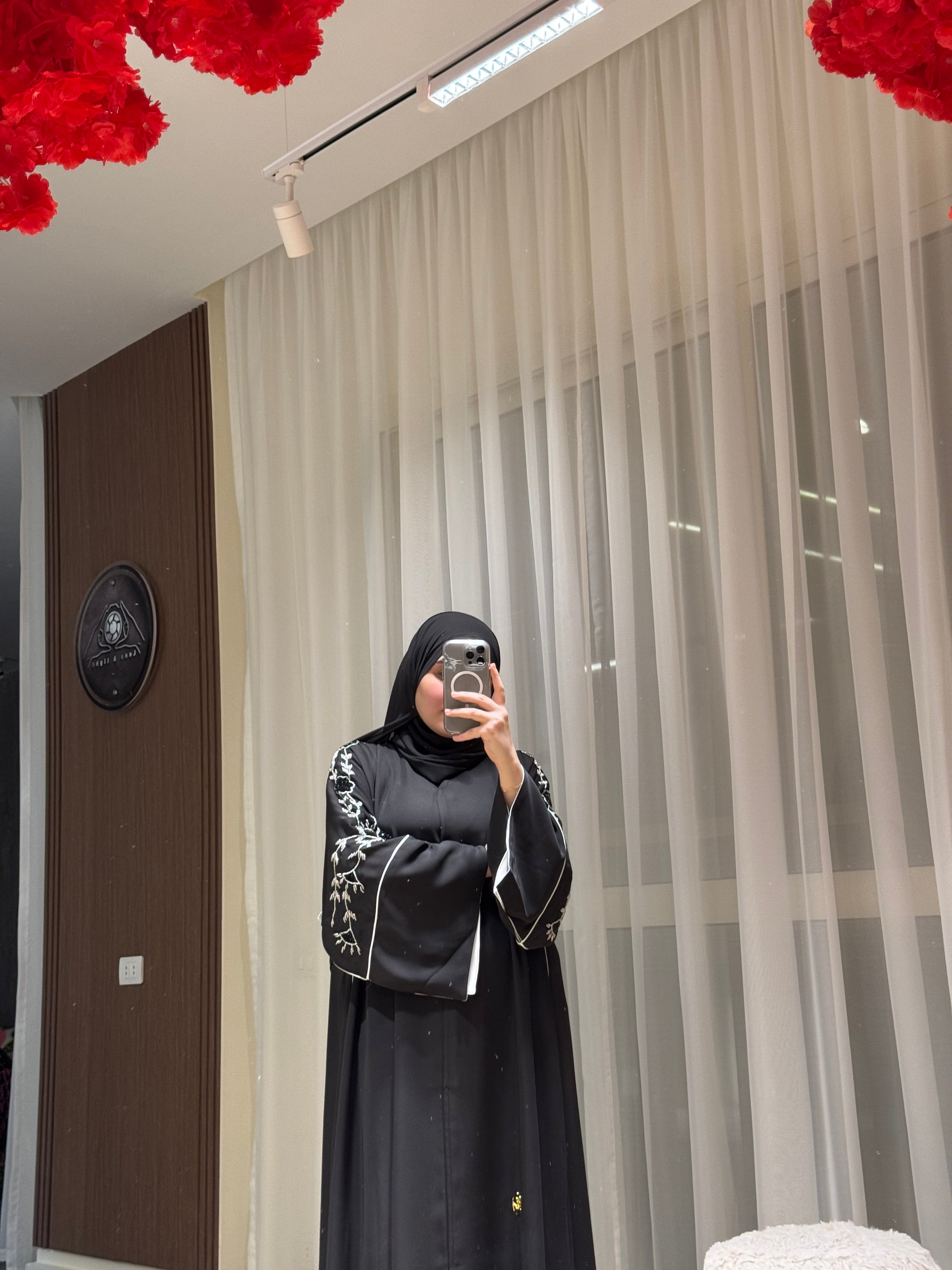 Noura abaya